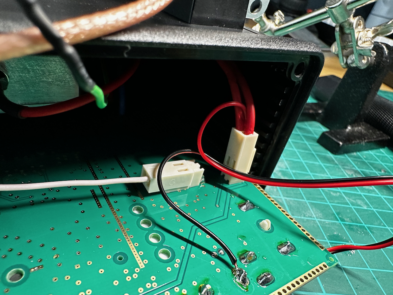 Attaching the fan to switched power on the Groundstation